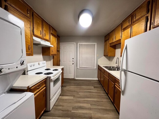 Building Photo - 107 E Comay Cir