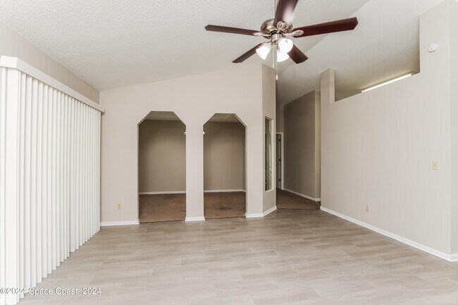 Foto del edificio - 1388 Tilberg Ave NW