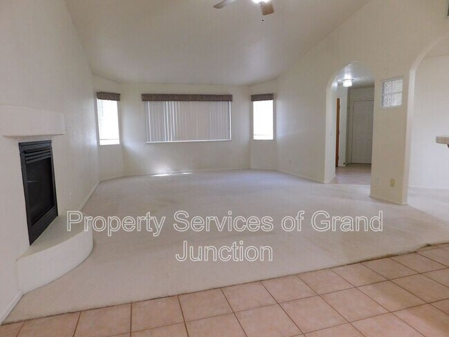 Foto del edificio - 618 Shadowbrook Dr