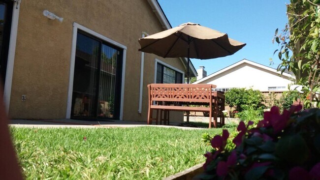 Foto del edificio - Great Neighborhood - 3 bedroom house with ...