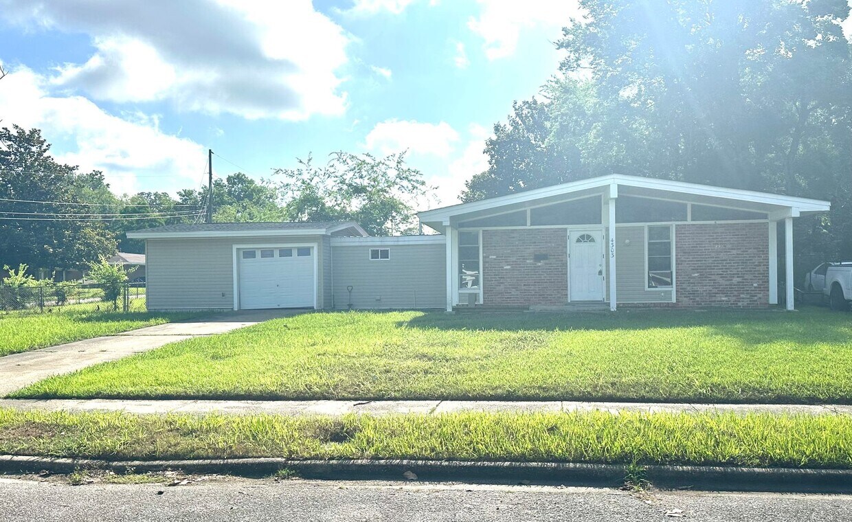 Foto principal - For Rent in Montgomery! Vouchers WELCOME!