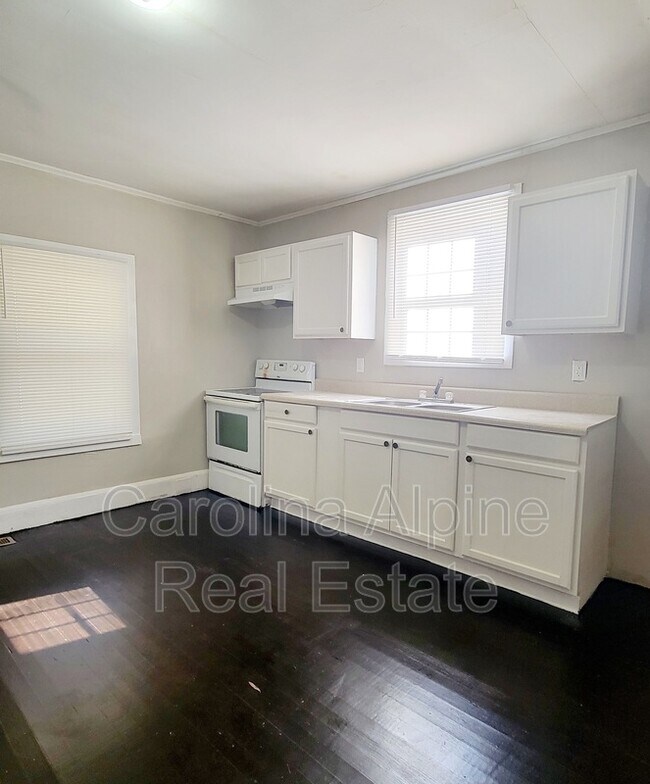 Foto del edificio - 5906 Lewis Rd