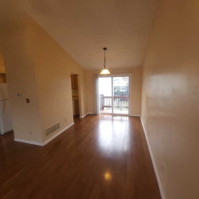 Building Photo - 622 Lawson Dr