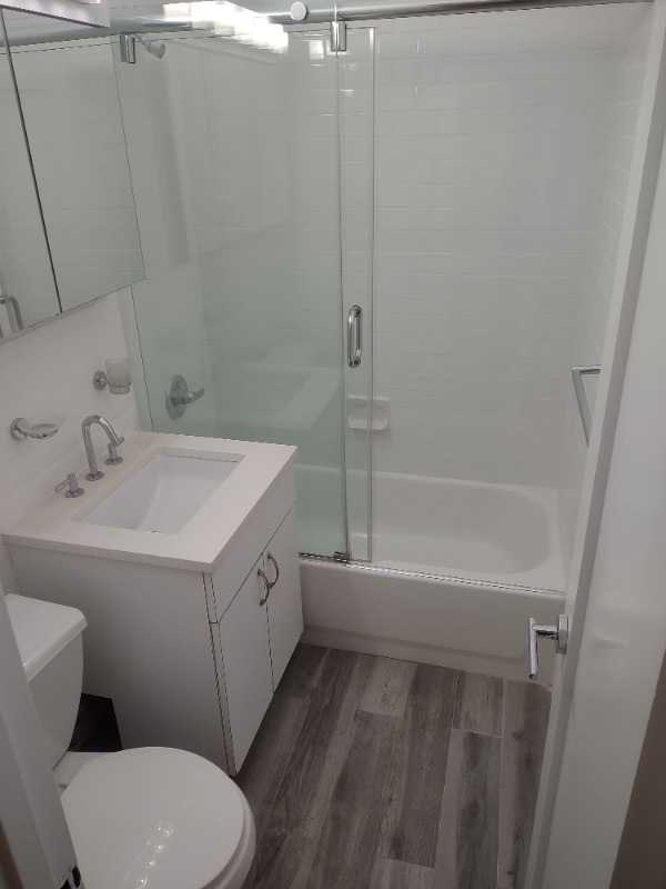 Building Photo - E. 35th St, 3rd Ave