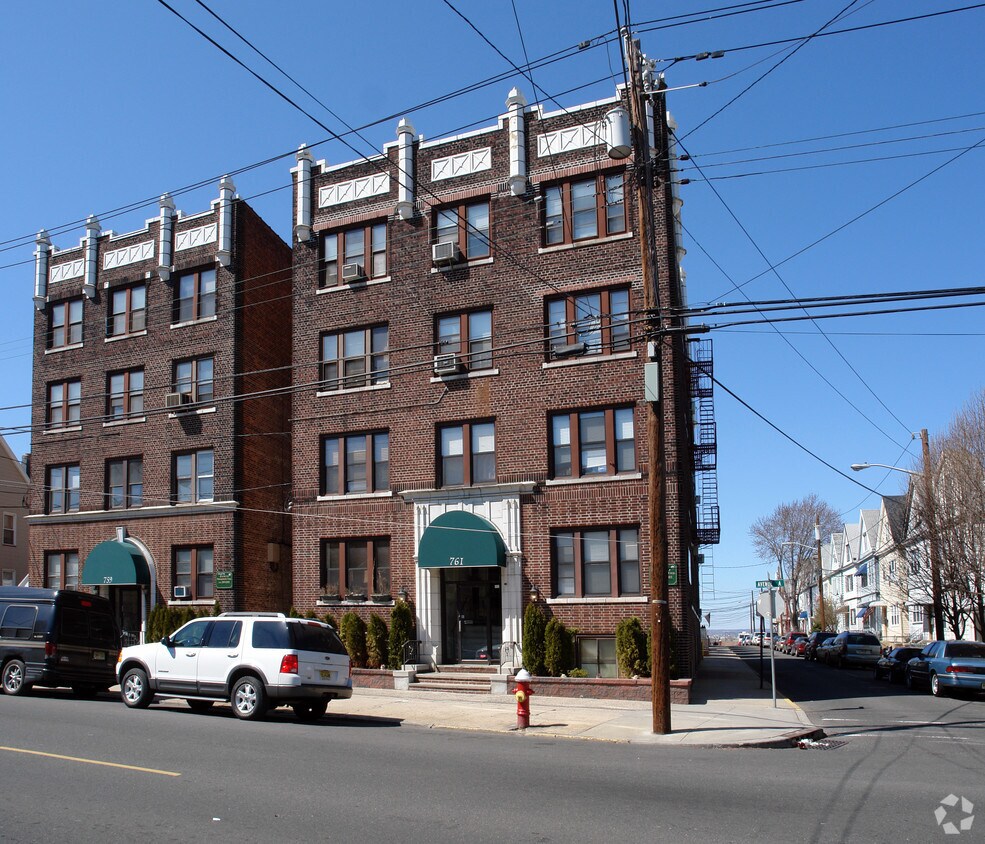 Building Photo - 761 Avenue A