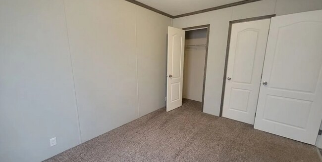 Foto del edificio - 305 Cedar Ln