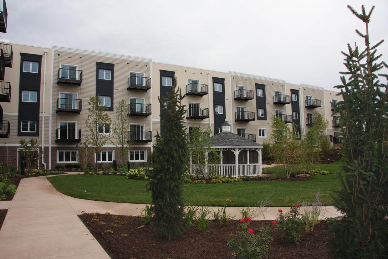 Foto principal - Arbor Place of Lisle Senior Living