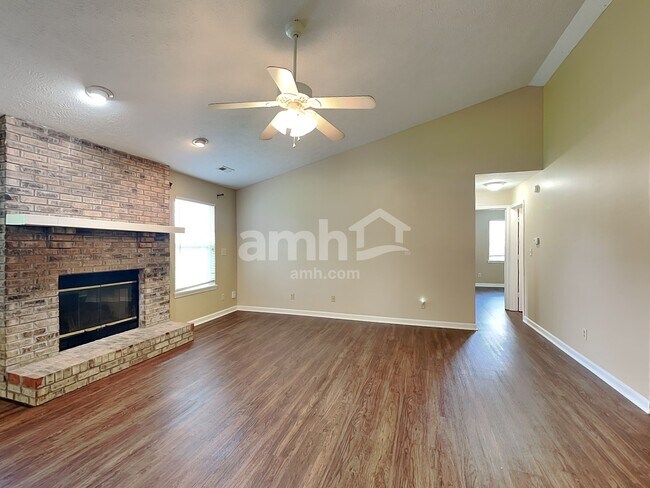 Building Photo - 1702 Acorn Rd