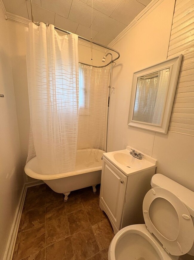 Building Photo - Cozy 1-Bedroom Home Available Now in Winst...