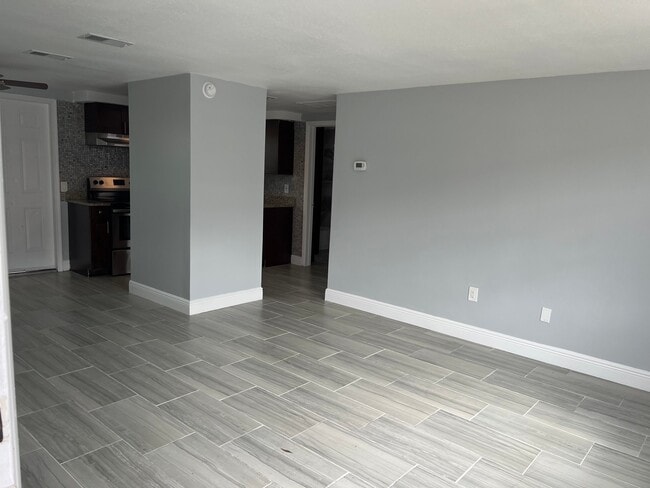 Building Photo - 5333 Pasadena Dr