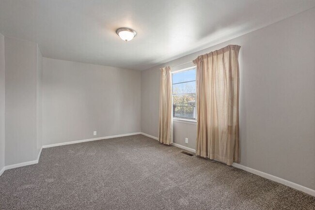 Building Photo - 4027 8th Ave