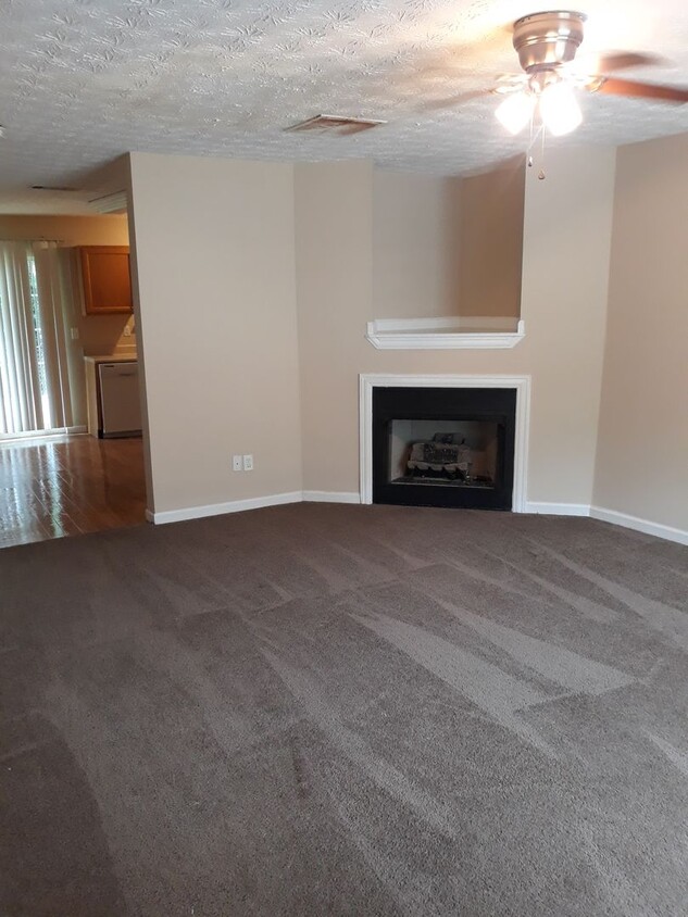 Foto principal - Townhome For Rent In The New Year! Move In...