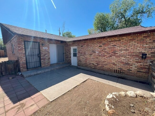 Building Photo - Central Reno Two Bedroom Duplex with La...