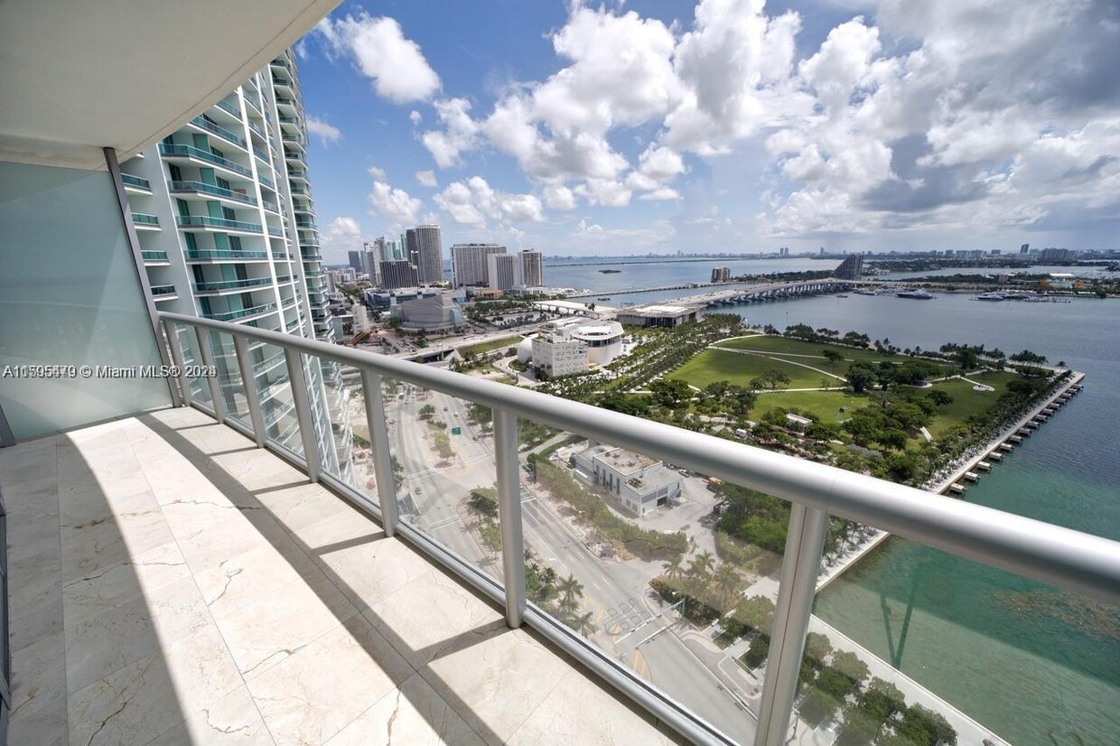 Foto principal - 888 Biscayne Blvd