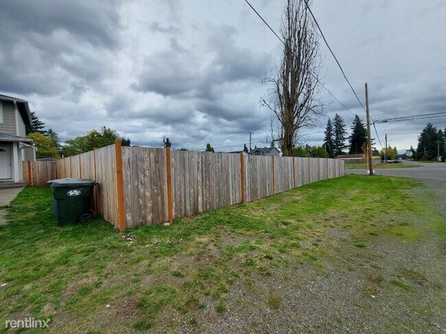 Foto del edificio - 3 br, 2.5 bath Townhome - 16721 A St S