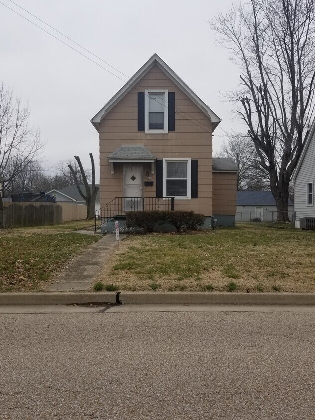 719 Summit Ave, Collinsville, IL 62234 House Rental in Collinsville