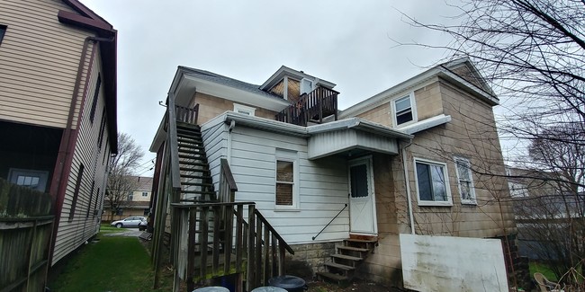 Building Photo - 45 S 5th St