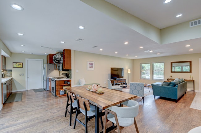 Building Photo - 2147 Barton Hills Dr