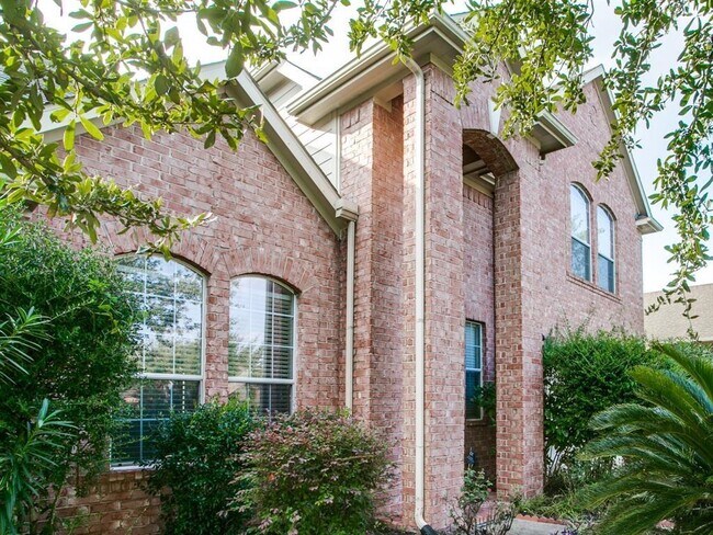 Building Photo - 2402 Appian Way