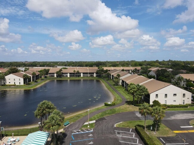 Building Photo - 7831 Willow Spring Dr
