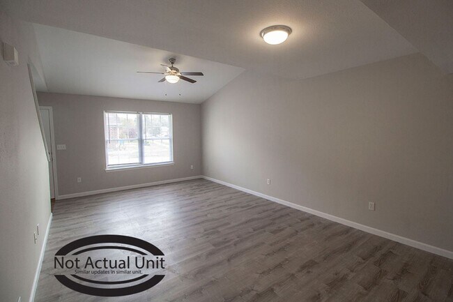 Building Photo - 1425-1427 Bodie Dr.