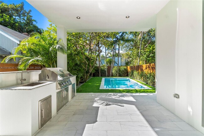 Foto del edificio - 3026 Aviation Ave