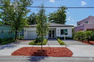 Building Photo - 112 NW 24th Ct