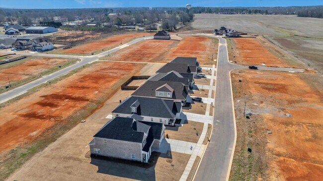 Foto del edificio - Beautiful 4BR/2.5BA  Full Brick Home in Co...