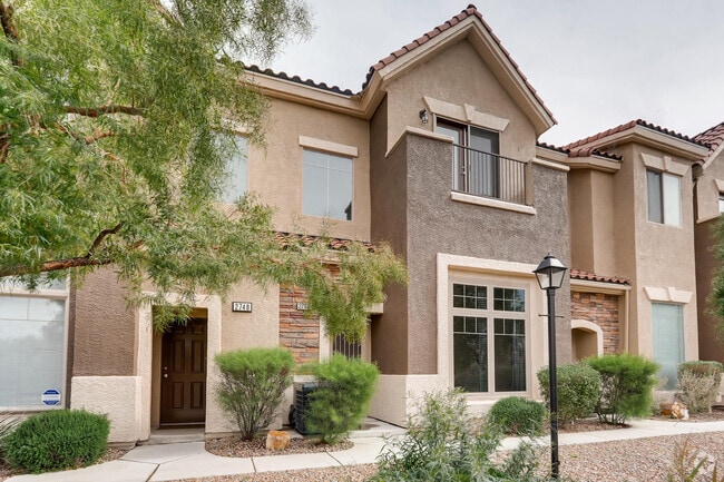 Building Photo - 2750 Fountain Ridge Ln