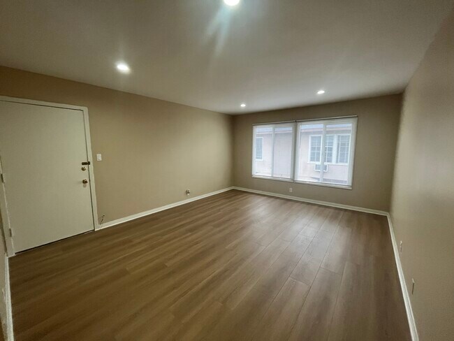 Foto del edificio - 14149 Vanowen St