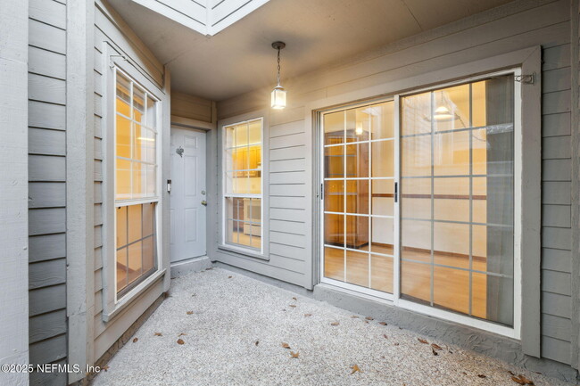 Building Photo - 1138 Fromage Cir W