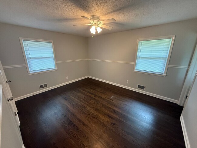 Foto del edificio - 3 BR/2.5BA | Newly Renovated Single Family Home | Large Deck | Fenced backyard!