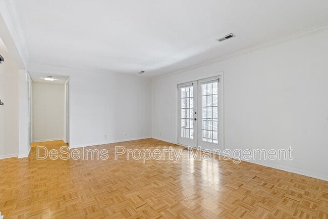 Building Photo - 5025 Hillsboro Pike