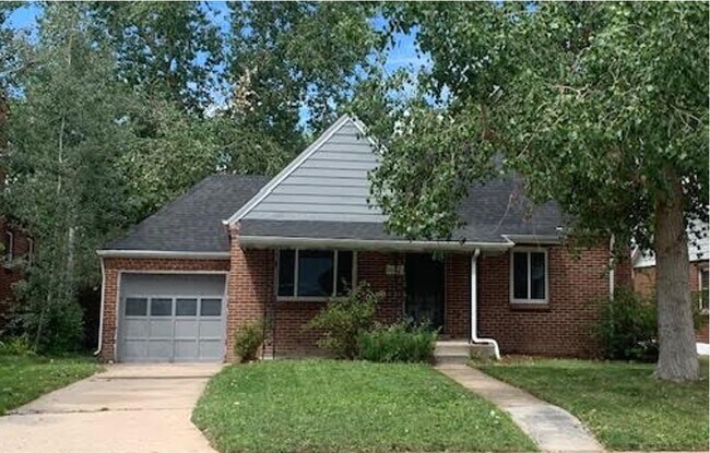 Front of House - 1067 South Madison Street
