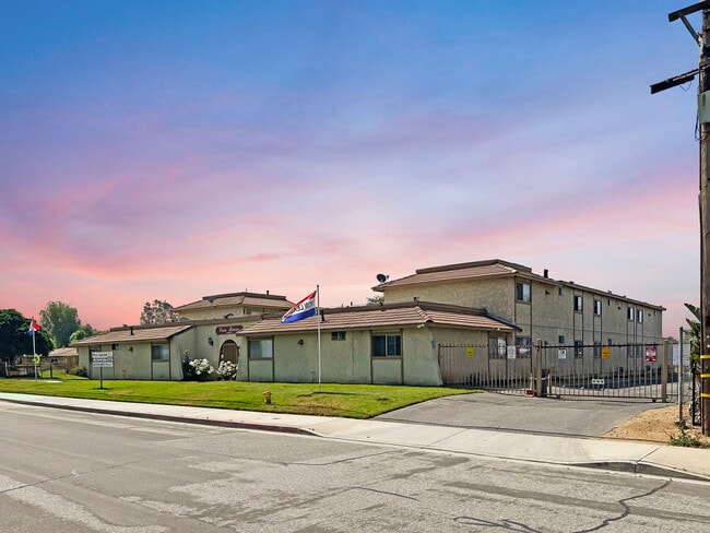 Building Photo - Casa Buena Apartments