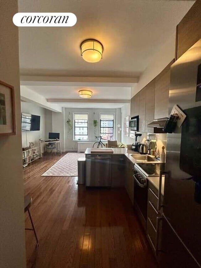 Building Photo - 210 W 70th St
