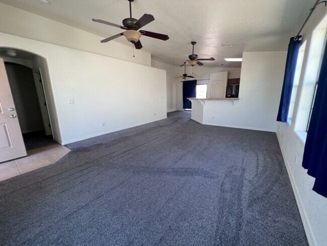 Foto del edificio - 3 Bedroom 2 bath Home Boat Deep Garage and RV parking Near Safeway