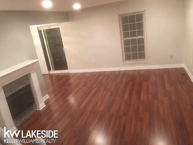 Building Photo - 15811 Charleston Dr