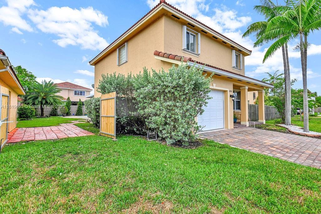 Foto principal - 8986 SW 214th Terrace