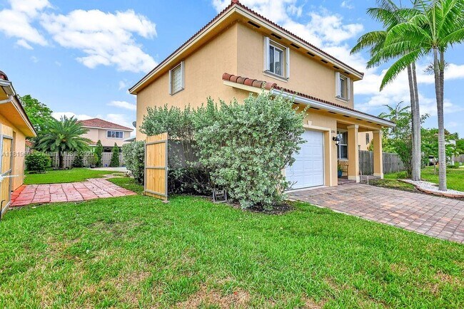 Foto del edificio - 8986 SW 214th Terrace