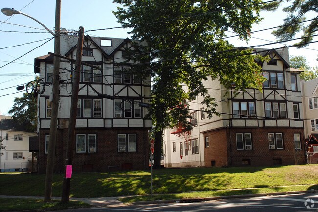 Foto del edificio - 701-711 Kensington Ave