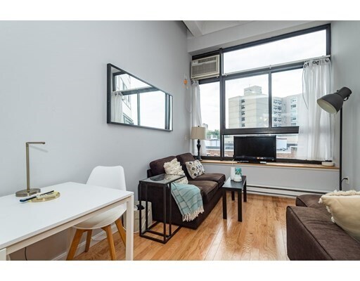 Primary Photo - 12 Stoneholm St