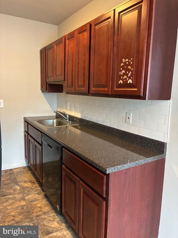 Building Photo - 260 N Wycombe Ave