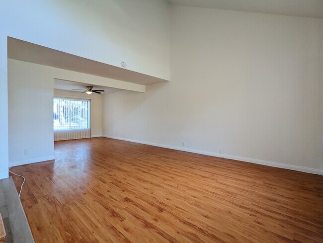 Sala de estar - 19854 Calle Granada