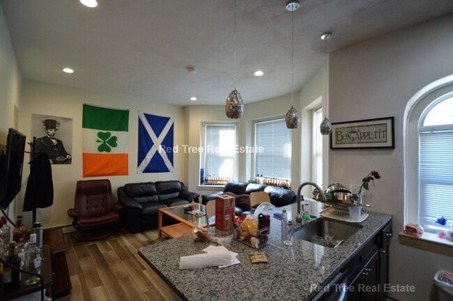 Building Photo - 25 Chester St