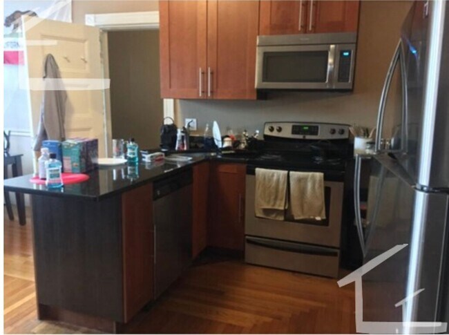 Foto del edificio - 18 Bay State Rd