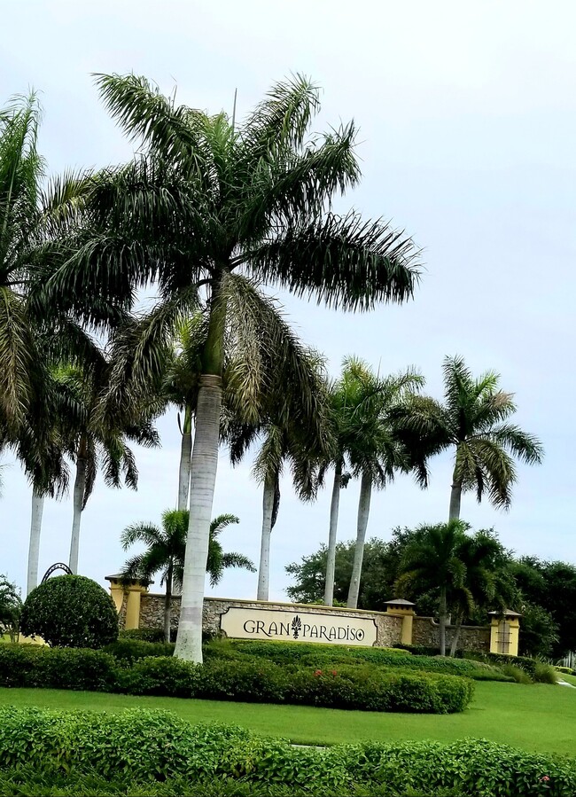 Foto del edificio - 12604 Garibaldi Ln