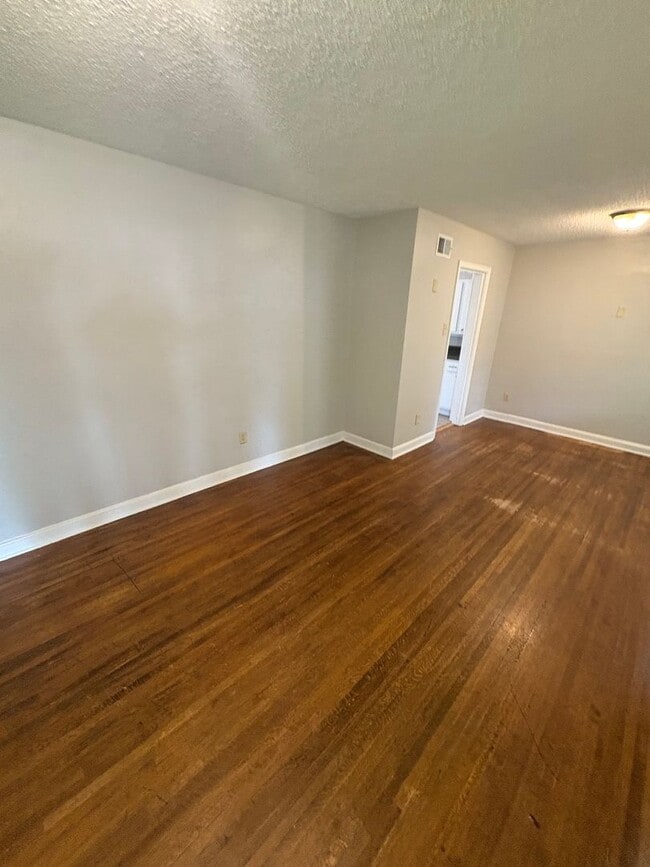 Building Photo - 598 Orchard Ave