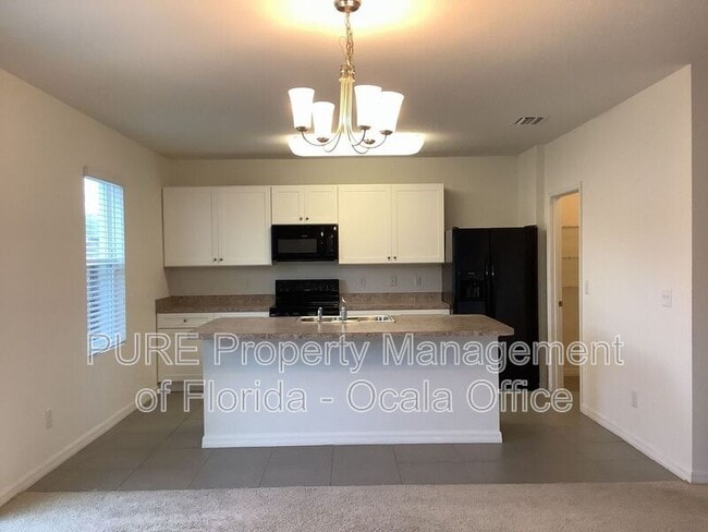 Building Photo - 2880 NE 43rd Rd