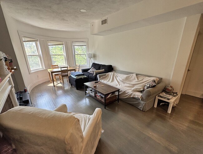 Foto del edificio - 1406 Beacon St